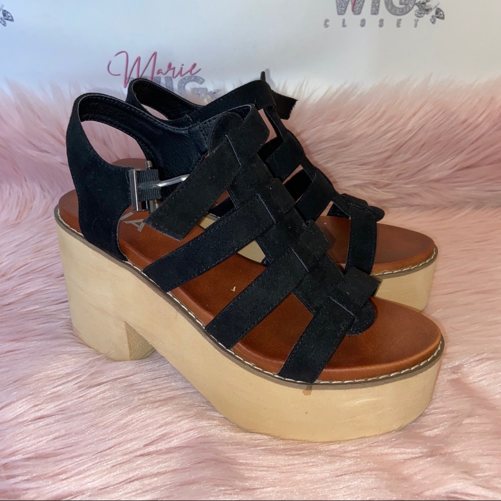 Cute Mia wedges
